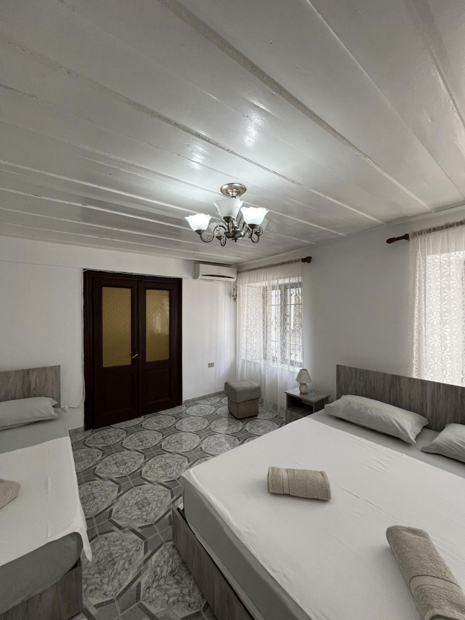 Onetwosleep Guesthouse Шкодер Экстерьер фото