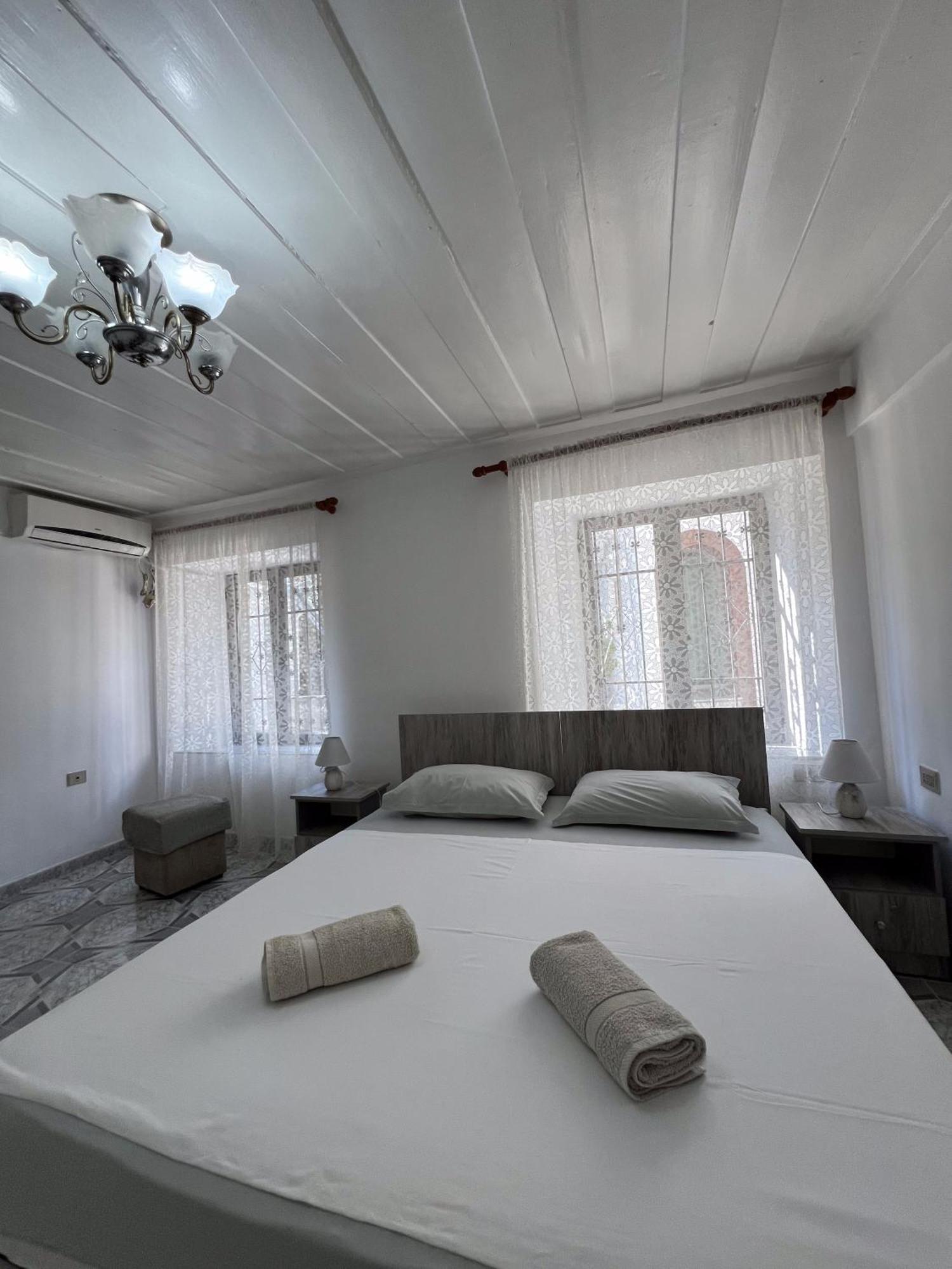 Onetwosleep Guesthouse Шкодер Экстерьер фото