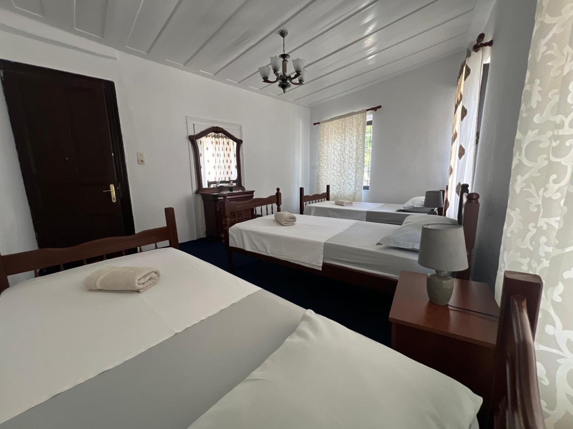 Onetwosleep Guesthouse Шкодер Экстерьер фото